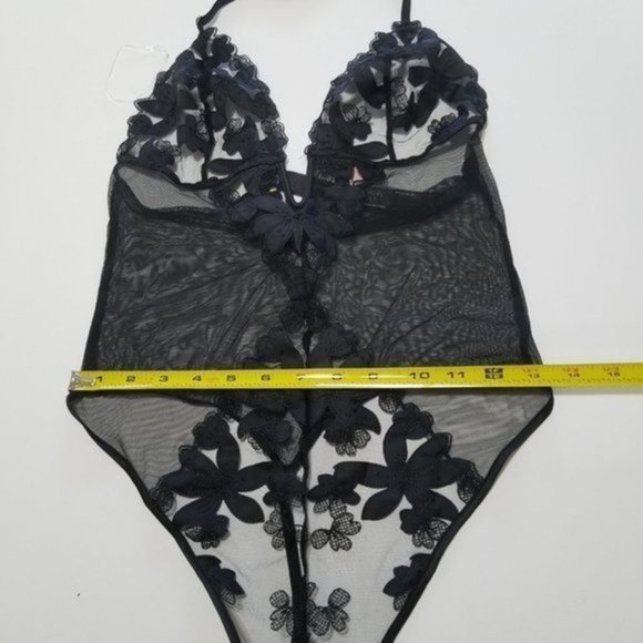 NWT Victoria's Secret Bodysuit One Piece Lingerie Black  Floral Lace M - Picture 2 of 10